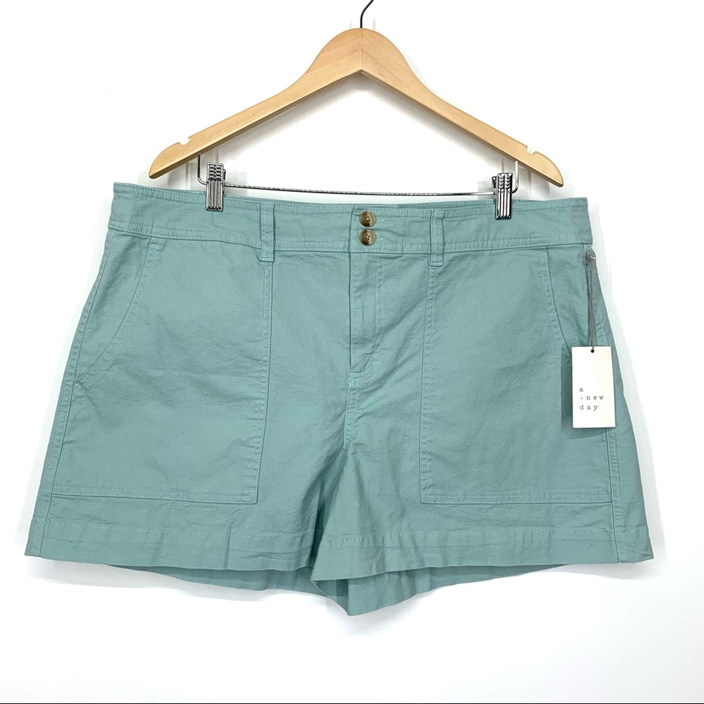 A New Day High Rise Mint Green Preppy Shorts W/Double Button & Large Pockets Nwt